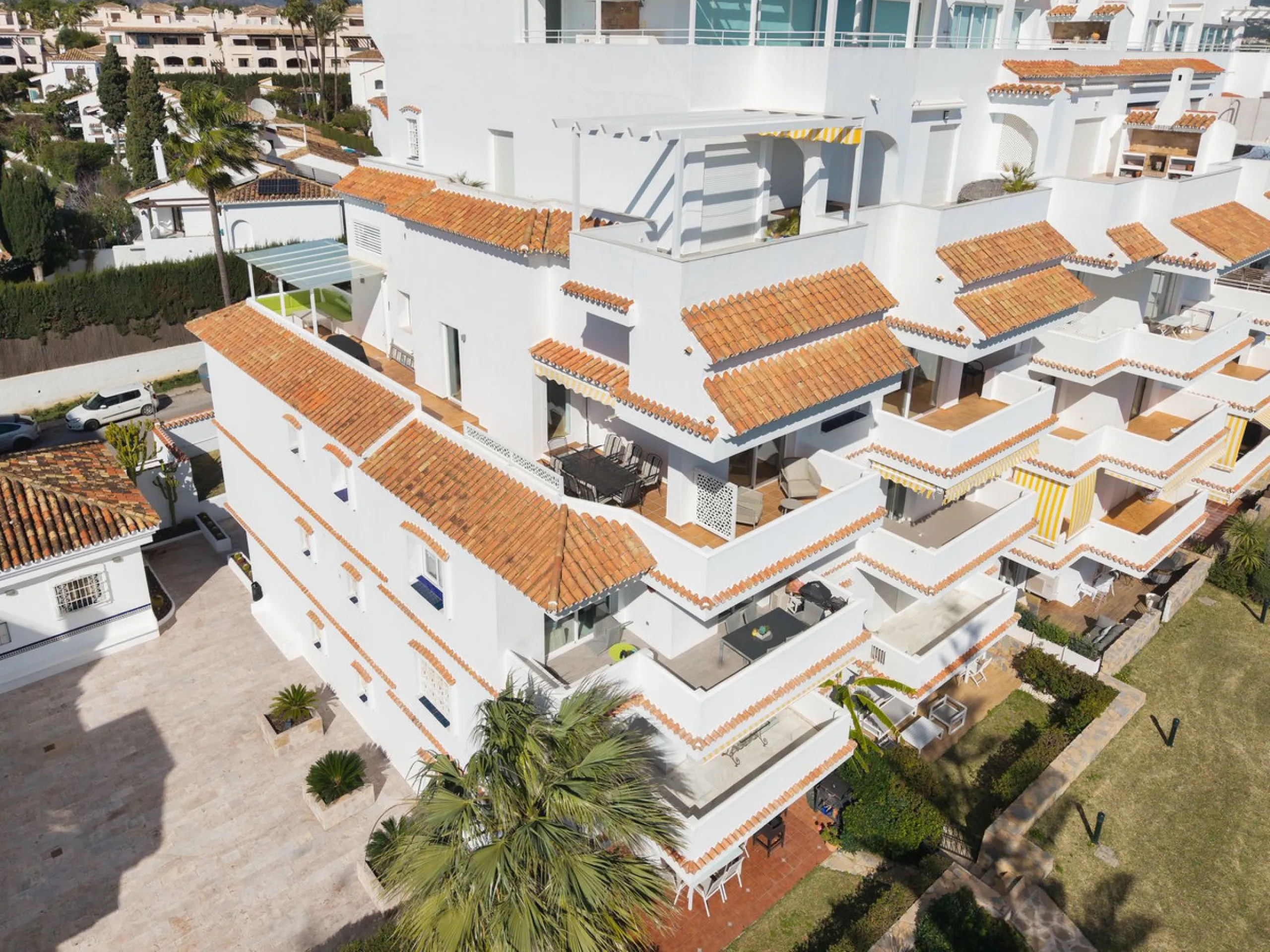 Exceptional opportunity in the reputable urbanisation of Royal Gardens, next to Centro Plaza.