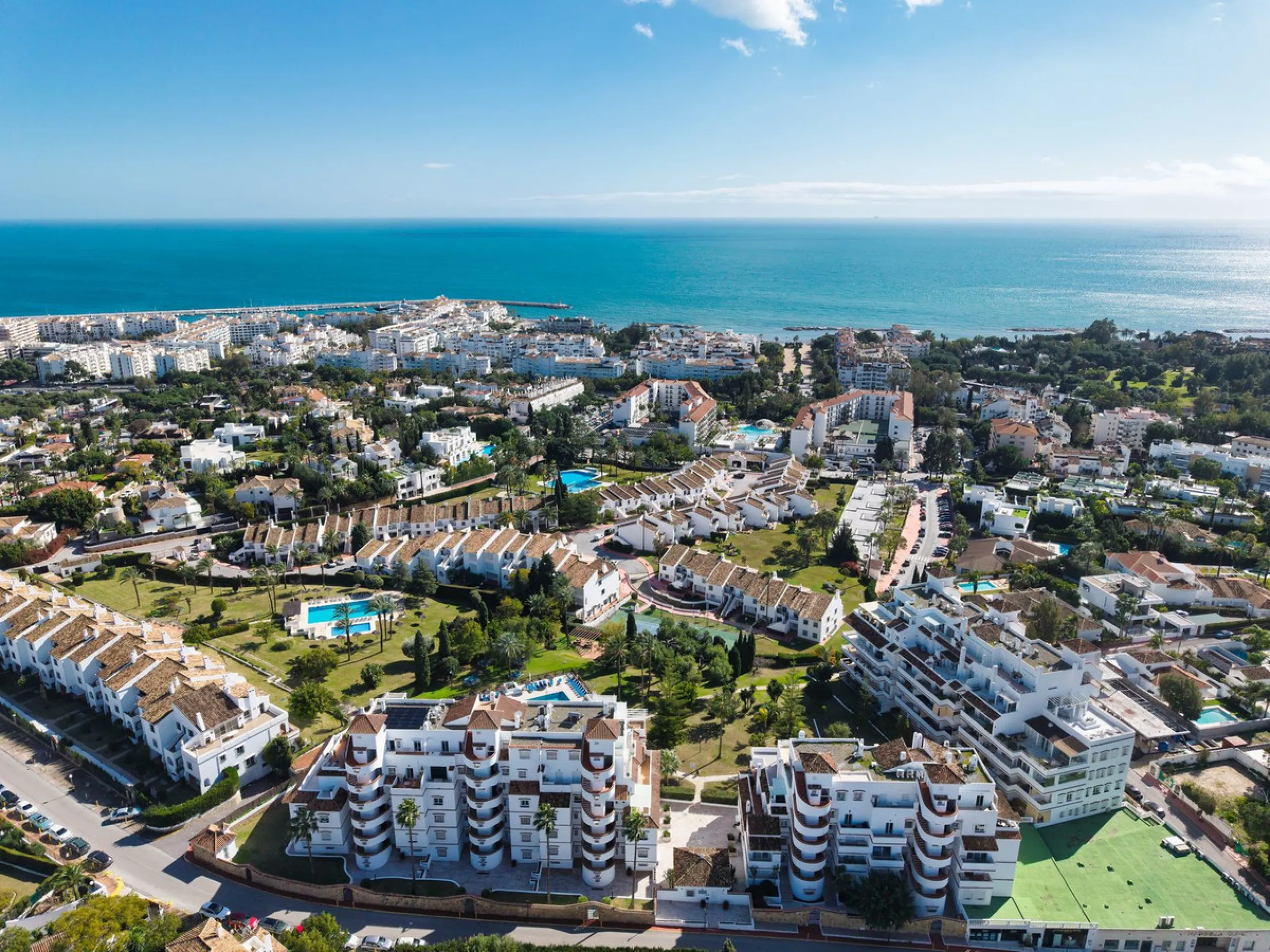 Exceptional opportunity in the reputable urbanisation of Royal Gardens, next to Centro Plaza.