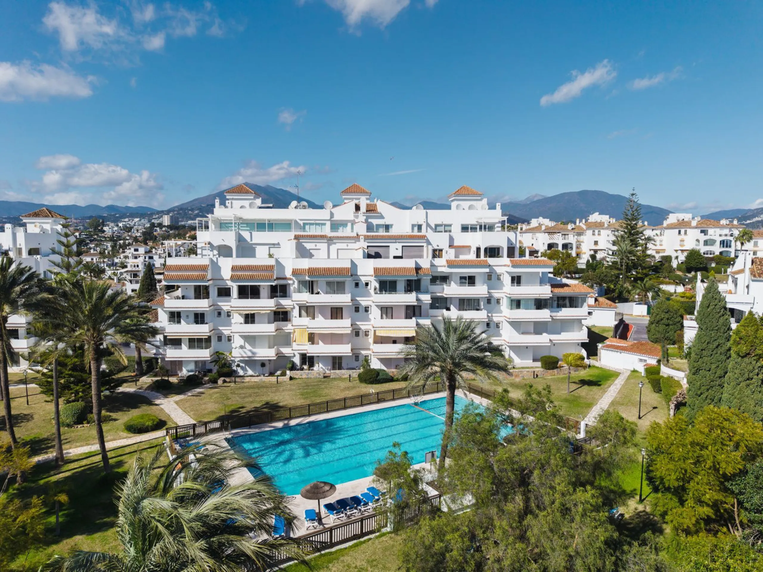Exceptional opportunity in the reputable urbanisation of Royal Gardens, next to Centro Plaza.