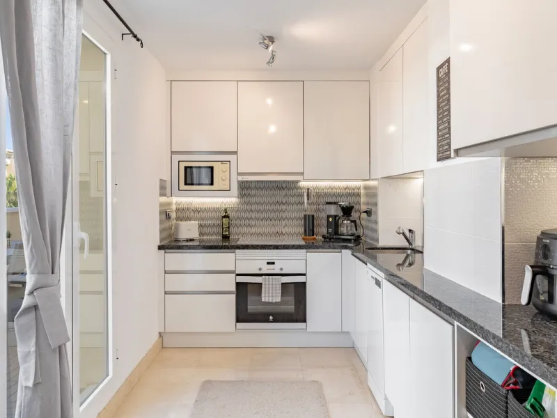 PROPERTY HIGHLIGHTS: