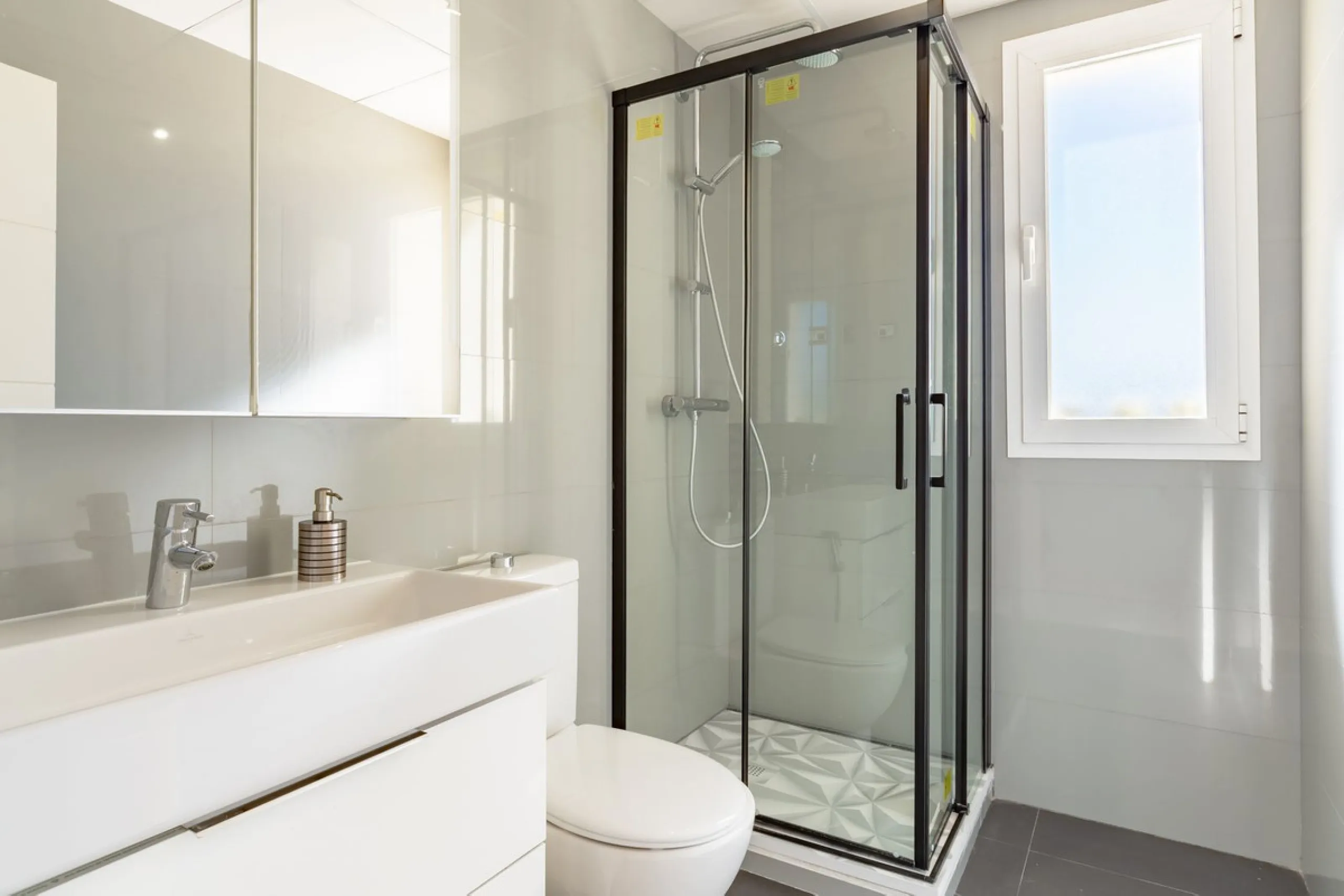 PROPERTY HIGHLIGHTS: