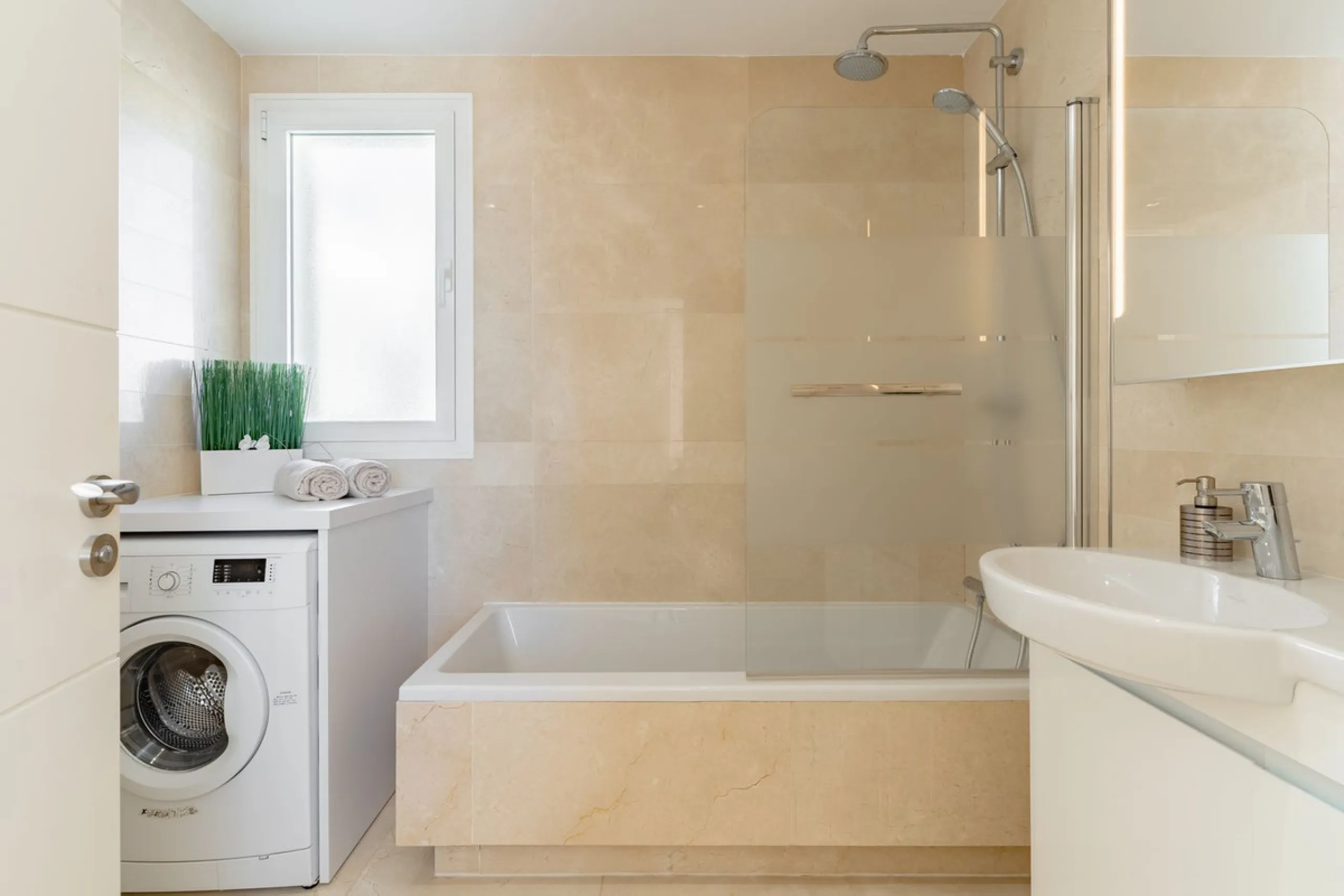 PROPERTY HIGHLIGHTS: