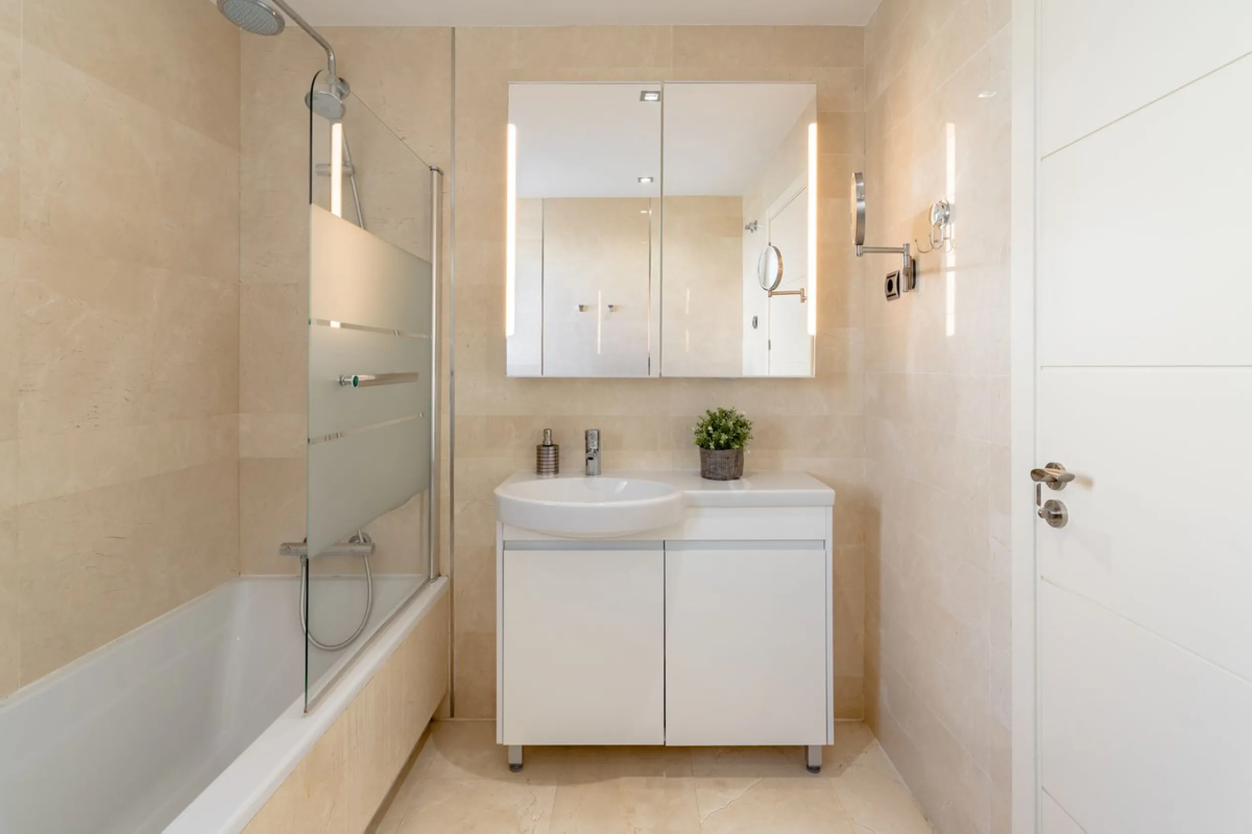 PROPERTY HIGHLIGHTS: