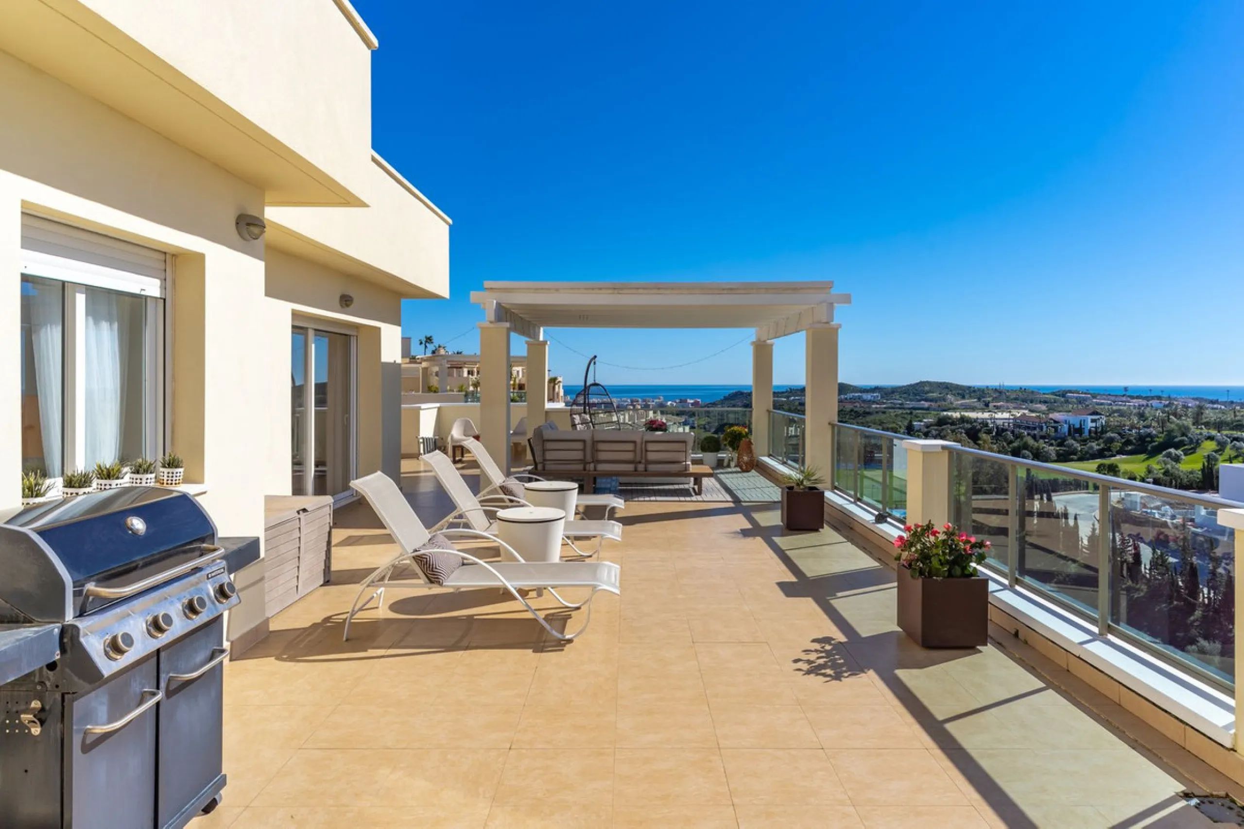 PROPERTY HIGHLIGHTS: