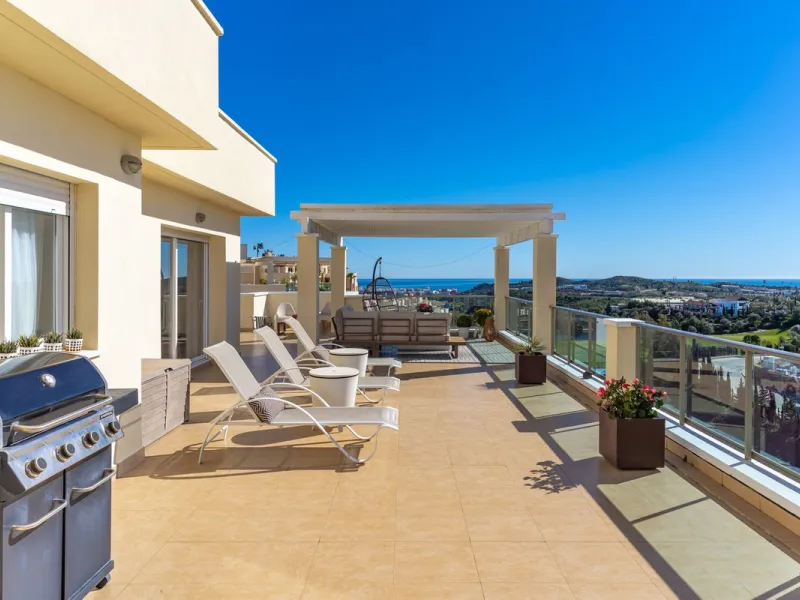 PROPERTY HIGHLIGHTS: