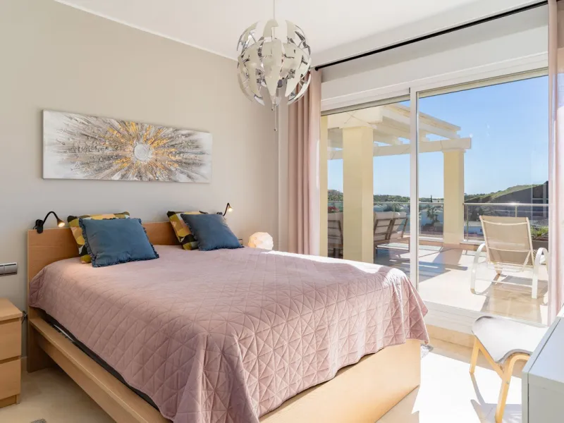 PROPERTY HIGHLIGHTS:
