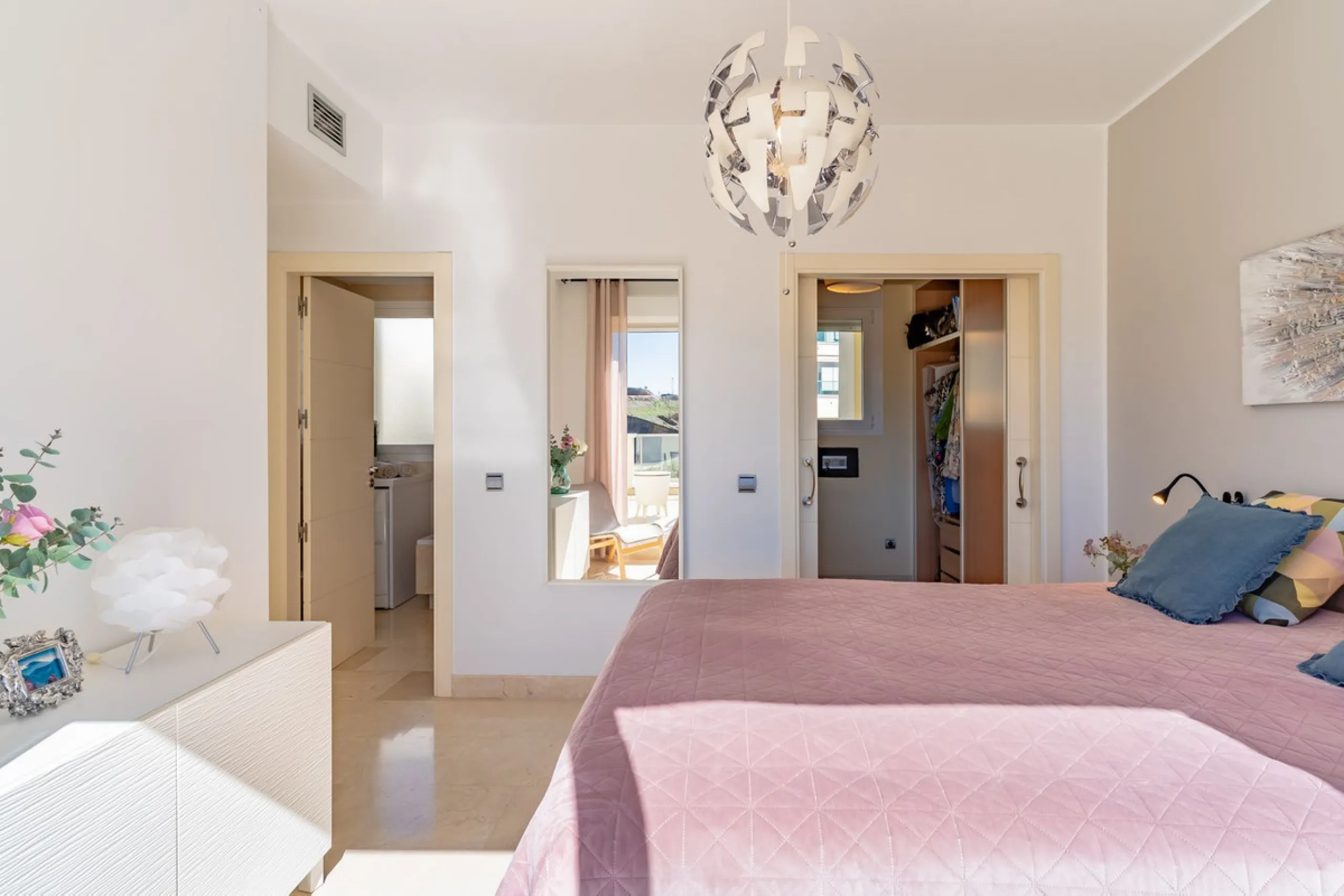 PROPERTY HIGHLIGHTS: