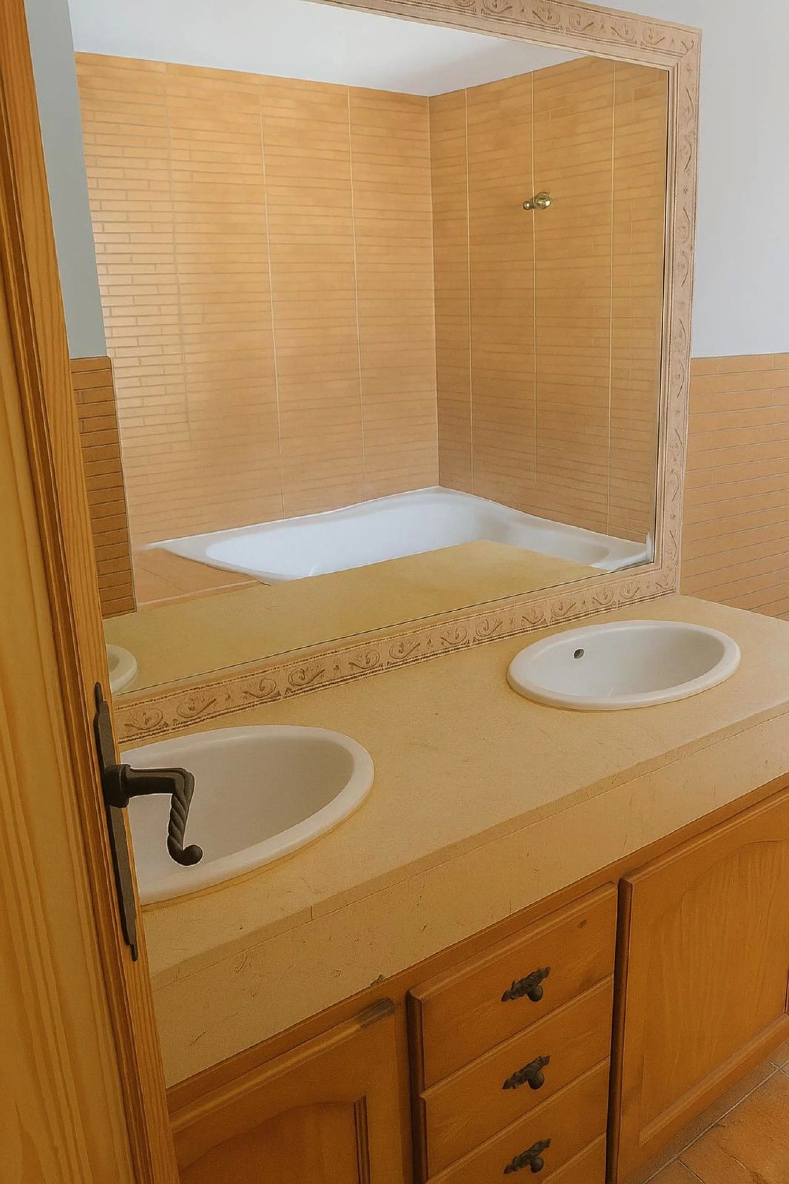 Charming 3-Bedroom Townhouse with Private Garden & BBQ in Bel Air, New Golden Mile, Estepona