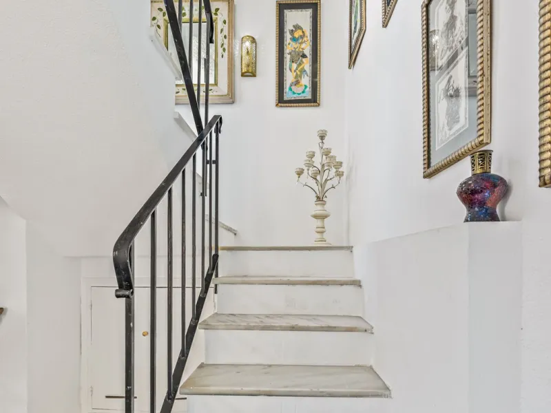 Discover this stunning 3-bedroom coastal home in the highly sought-after Bahía de Casares, where breathtaking sea and beach views create the perfect backdrop for everyday life. From the terrace of the lower living room, you can enjoy sights stretching acr