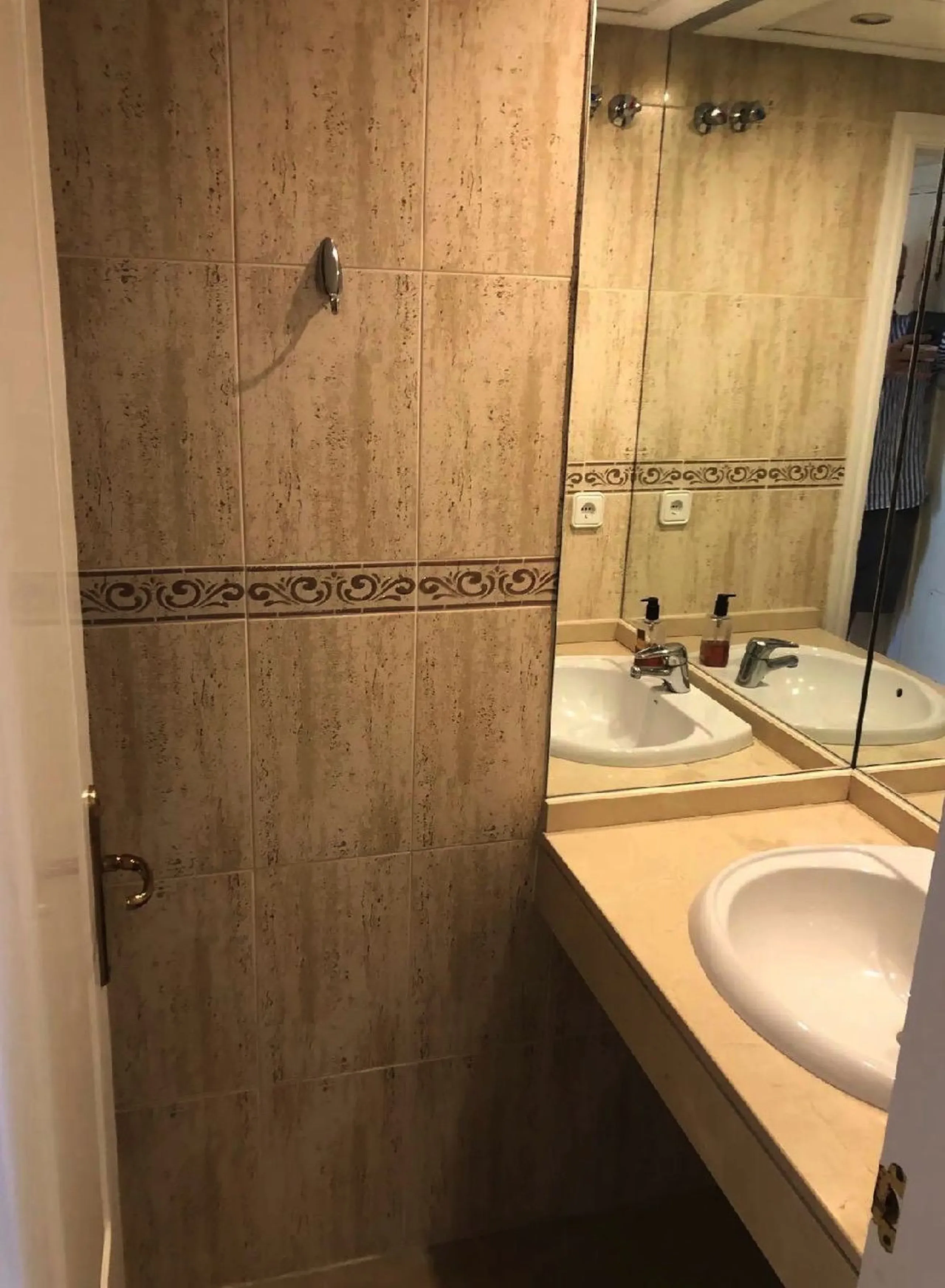 Magnificent Frontline Beach Apartment with Sea Views in Marina de la Duquesa, Manilva – Luxury Resort Living on the Costa del Sol!