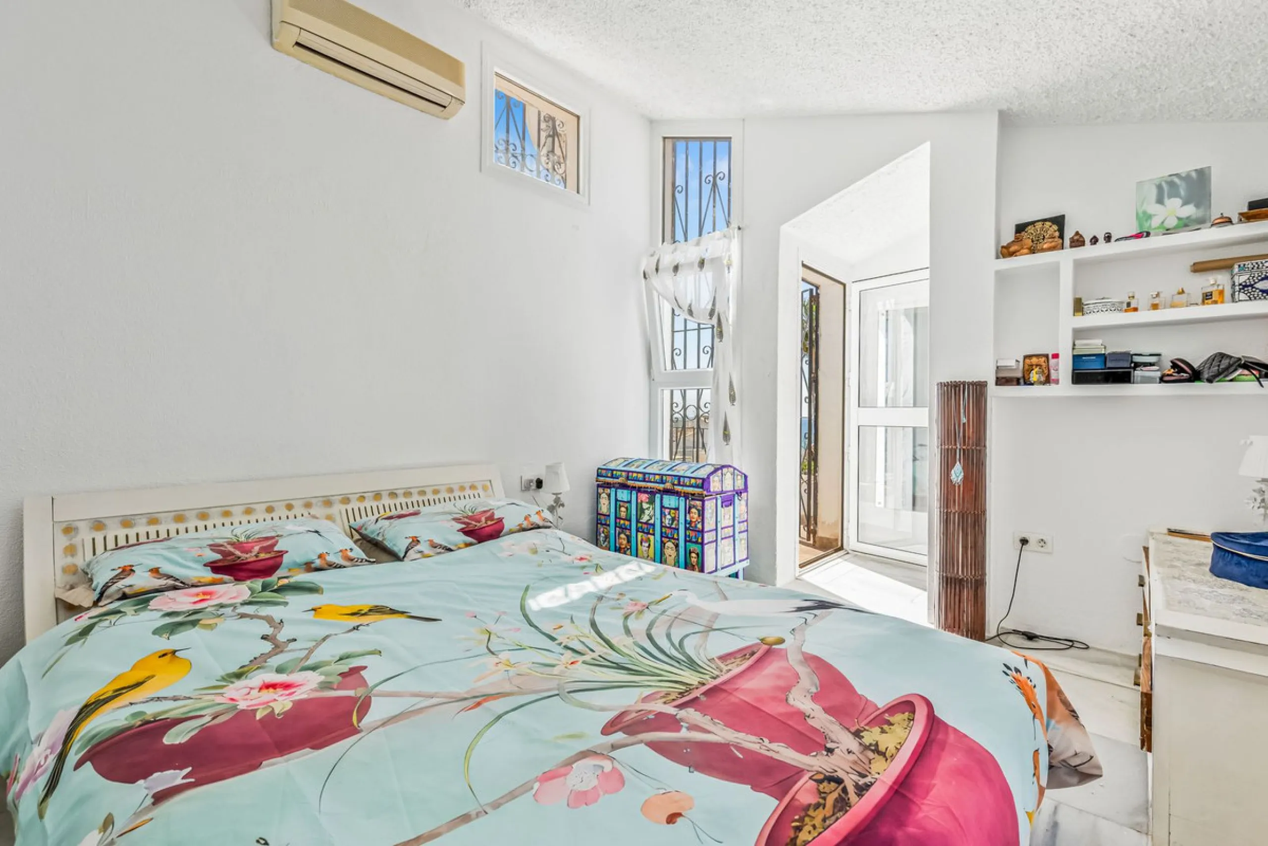 Discover this stunning 3-bedroom coastal home in the highly sought-after Bahía de Casares, where breathtaking sea and beach views create the perfect backdrop for everyday life. From the terrace of the lower living room, you can enjoy sights stretching acr