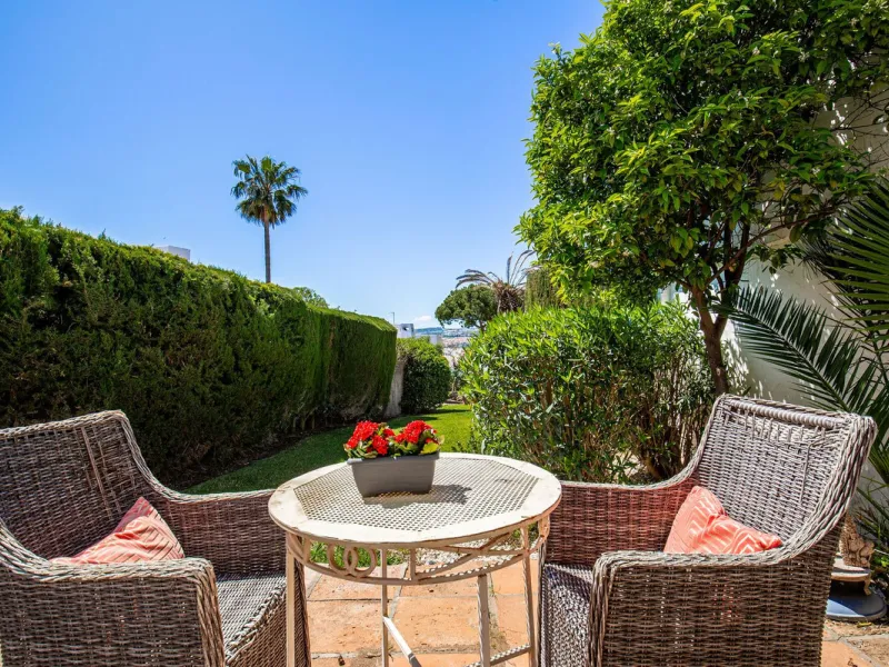 Discover this stunning 3-bedroom coastal home in the highly sought-after Bahía de Casares, where breathtaking sea and beach views create the perfect backdrop for everyday life. From the terrace of the lower living room, you can enjoy sights stretching acr