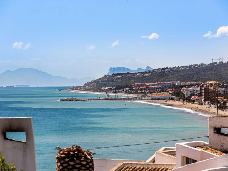 Discover this stunning 3-bedroom coastal home in the highly sought-after Bahía de Casares, where breathtaking sea and beach views create the perfect backdrop for everyday life. From the terrace of the lower living room, you can enjoy sights stretching acr