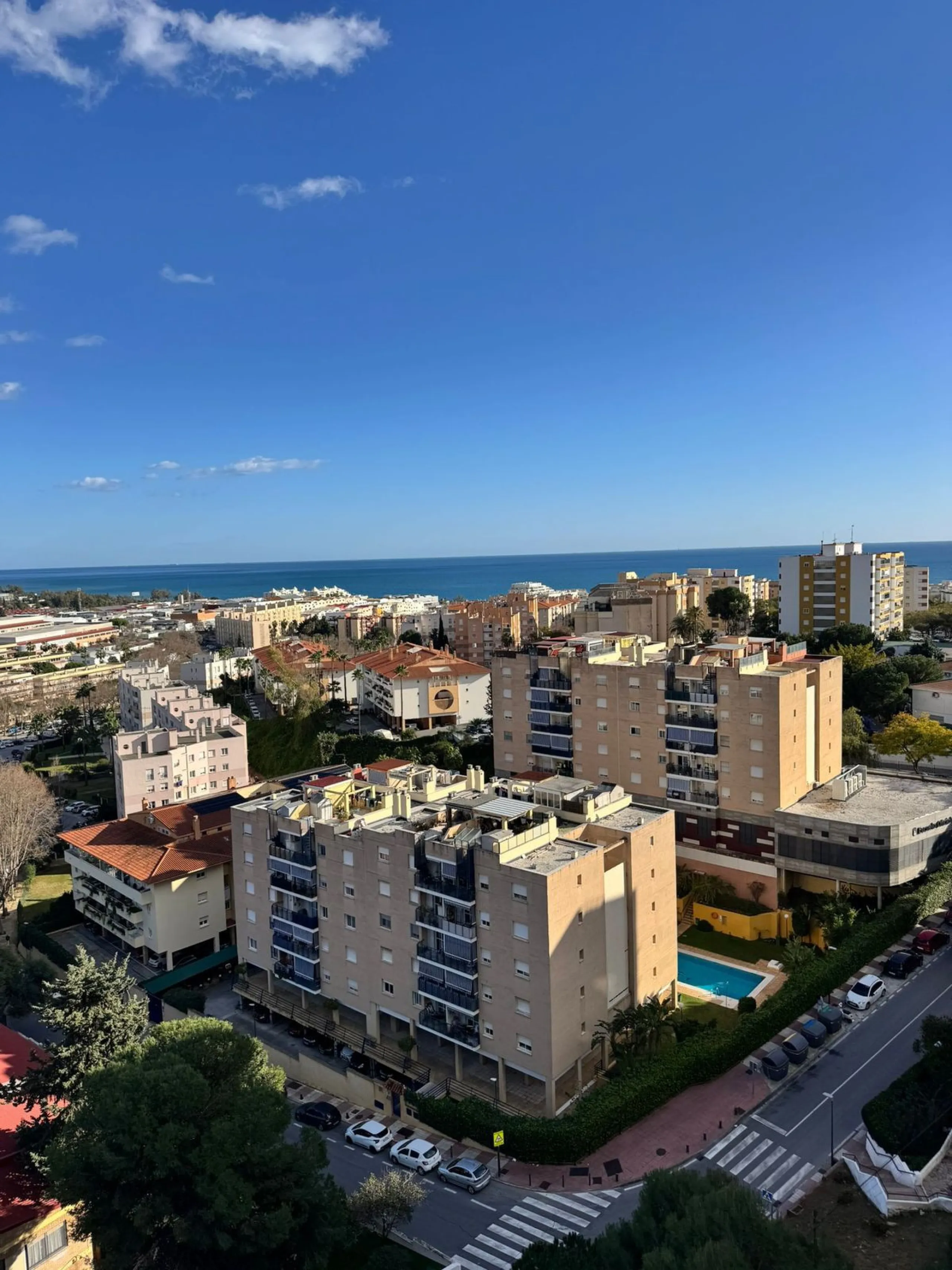 Charming 7th-Floor Apartment with Pleasant Views in Plaza de Toros, Marbella – Move-In Ready with Furniture Included!
