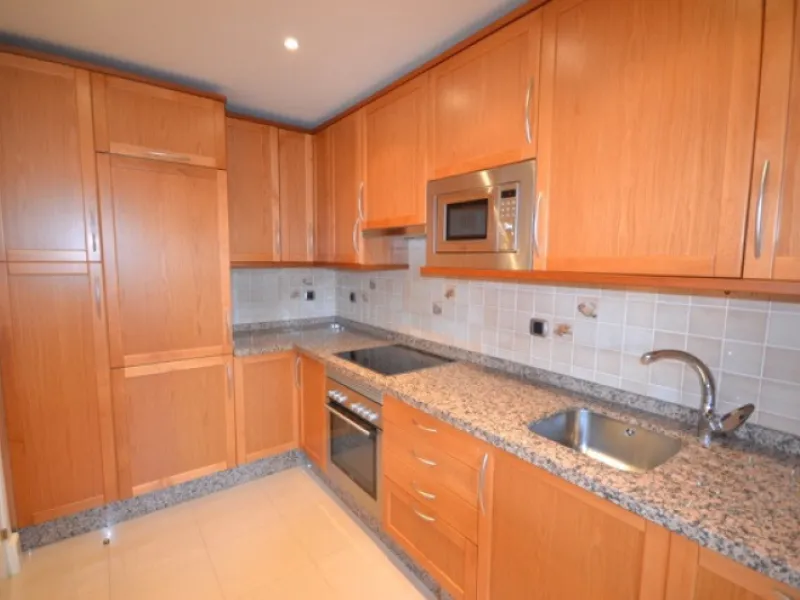 Stunning Andalucian style townhouse located on the famous golden mile in Marbella. A wonderfull designed architecture with Mediterranean taste, surrounded by lush tropical gardens and polos in areas of large ponds make this location a great place to live.