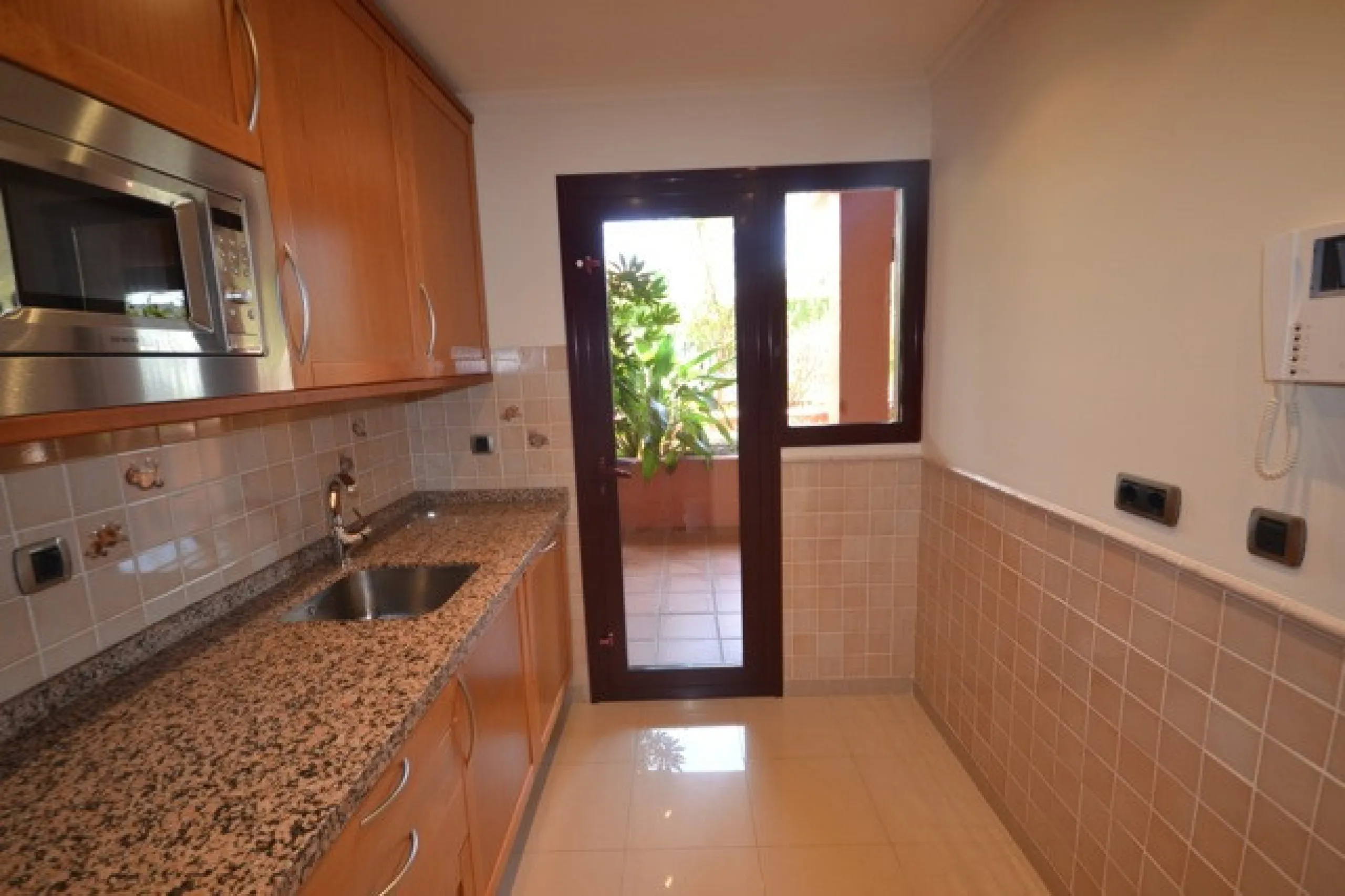 Stunning Andalucian style townhouse located on the famous golden mile in Marbella. A wonderfull designed architecture with Mediterranean taste, surrounded by lush tropical gardens and polos in areas of large ponds make this location a great place to live.