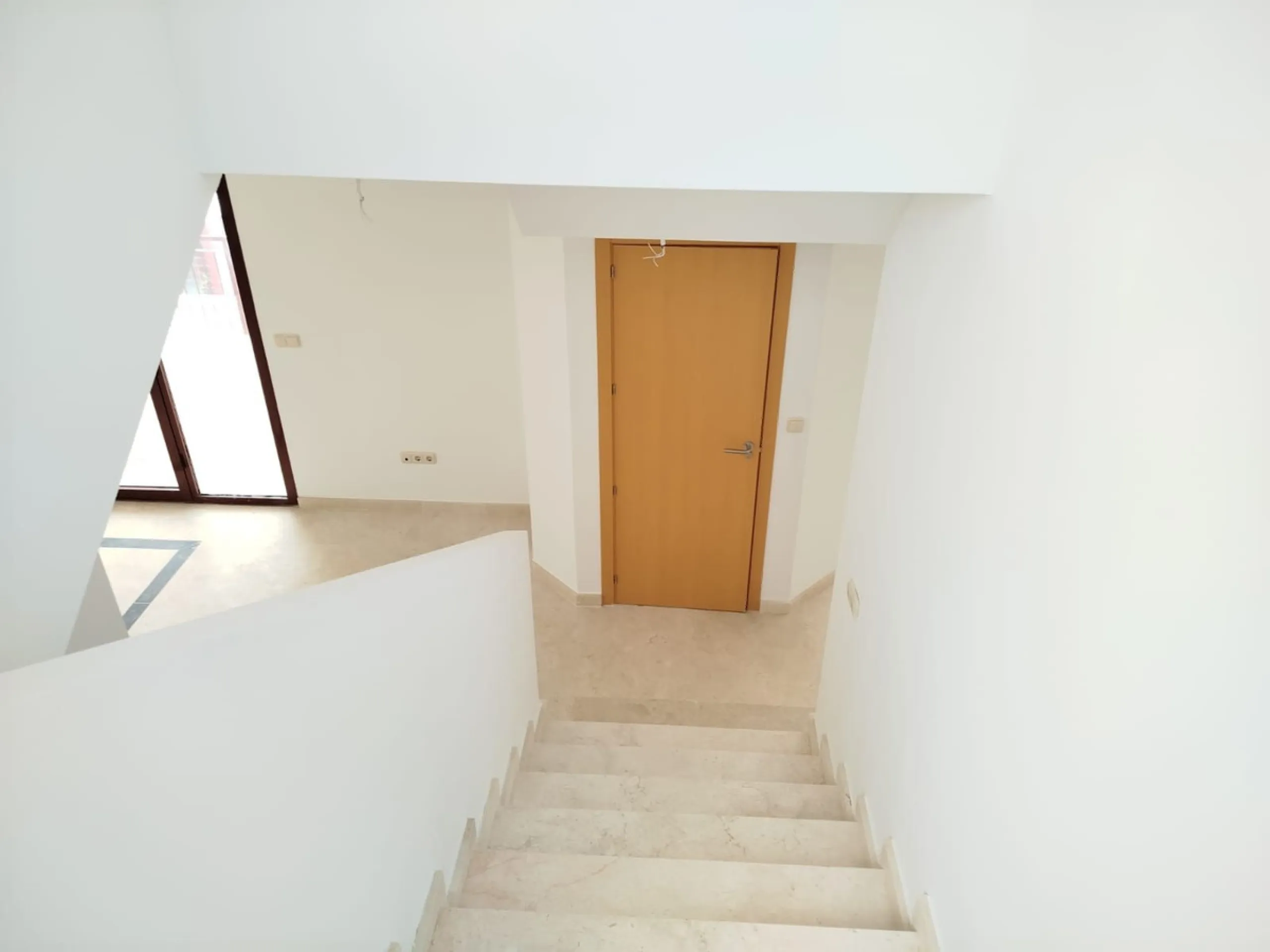 Discover this charming detached villa in the exclusive Doña Julia residential complex, in Casares, Málaga. A property that combines comfort, spaciousness and a privileged location, ideal for those seeking tranquillity, quality of life and an enviable natu