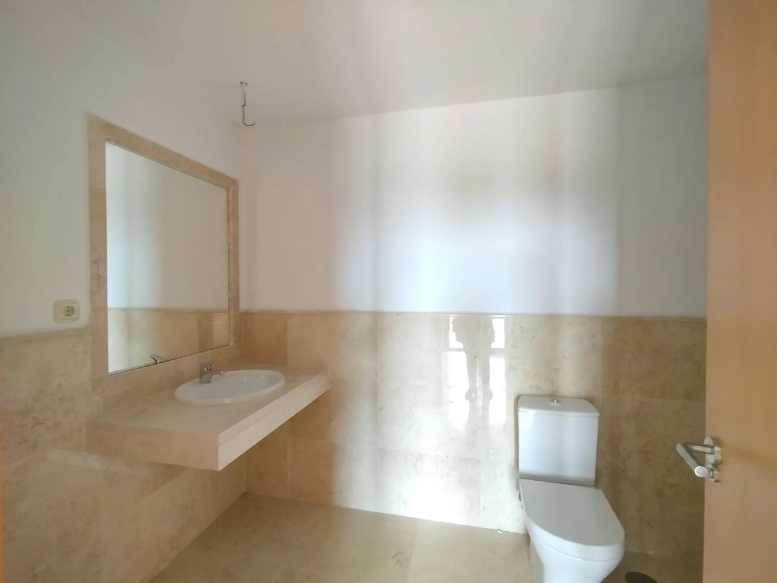 Discover this charming detached villa in the exclusive Doña Julia residential complex, in Casares, Málaga. A property that combines comfort, spaciousness and a privileged location, ideal for those seeking tranquillity, quality of life and an enviable natu