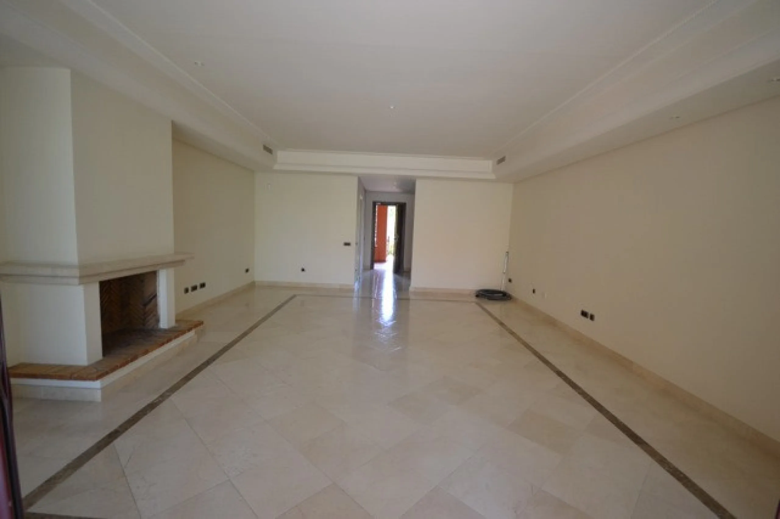 Stunning Andalucian style townhouse located on the famous golden mile in Marbella. A wonderfull designed architecture with Mediterranean taste, surrounded by lush tropical gardens and polos in areas of large ponds make this location a great place to live.