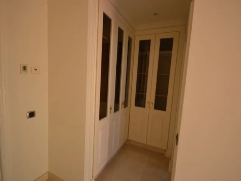 Stunning Andalucian style townhouse located on the famous golden mile in Marbella. A wonderfull designed architecture with Mediterranean taste, surrounded by lush tropical gardens and polos in areas of large ponds make this location a great place to live.