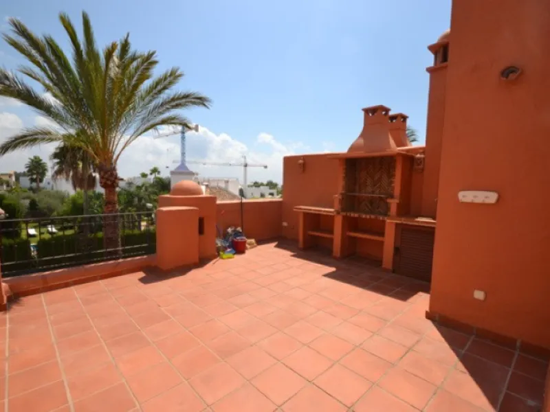 Stunning Andalucian style townhouse located on the famous golden mile in Marbella. A wonderfull designed architecture with Mediterranean taste, surrounded by lush tropical gardens and polos in areas of large ponds make this location a great place to live.
