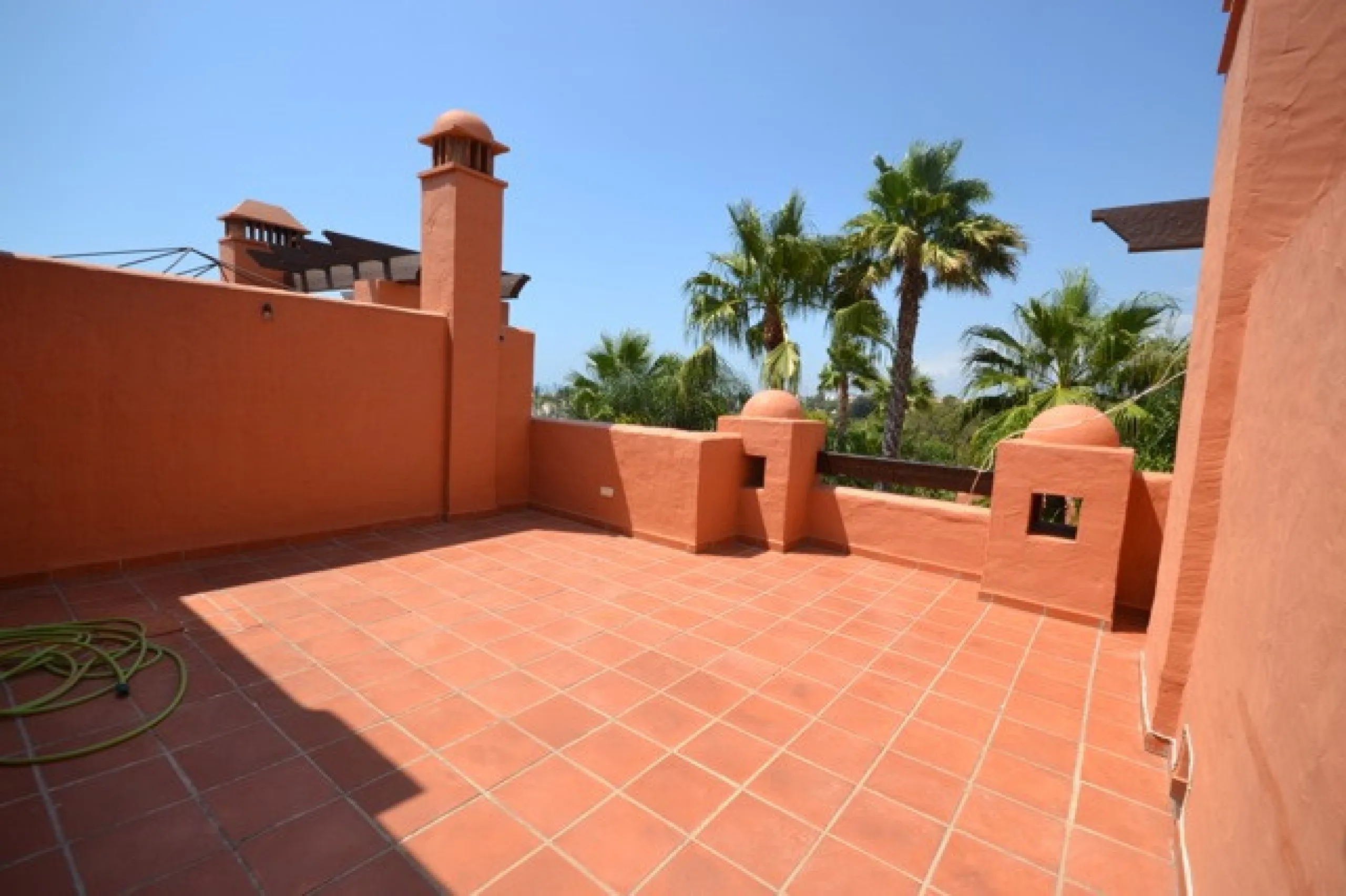 Stunning Andalucian style townhouse located on the famous golden mile in Marbella. A wonderfull designed architecture with Mediterranean taste, surrounded by lush tropical gardens and polos in areas of large ponds make this location a great place to live.