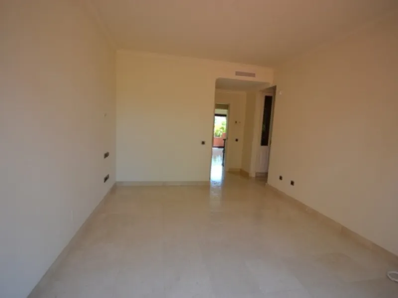 Stunning Andalucian style townhouse located on the famous golden mile in Marbella. A wonderfull designed architecture with Mediterranean taste, surrounded by lush tropical gardens and polos in areas of large ponds make this location a great place to live.