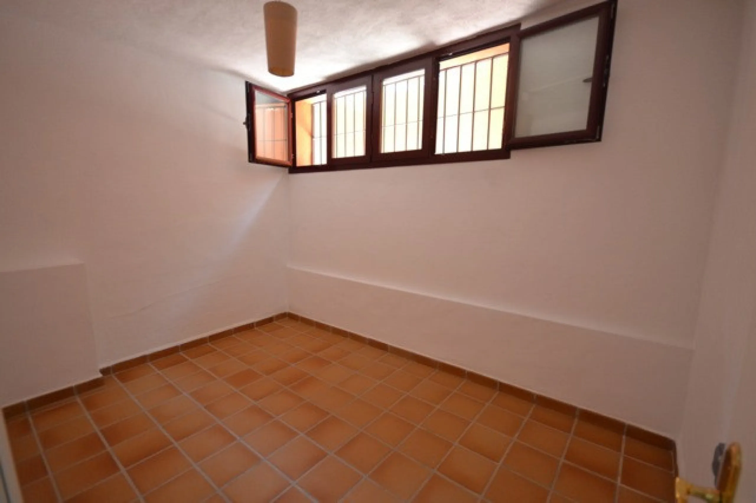 Stunning Andalucian style townhouse located on the famous golden mile in Marbella. A wonderfull designed architecture with Mediterranean taste, surrounded by lush tropical gardens and polos in areas of large ponds make this location a great place to live.