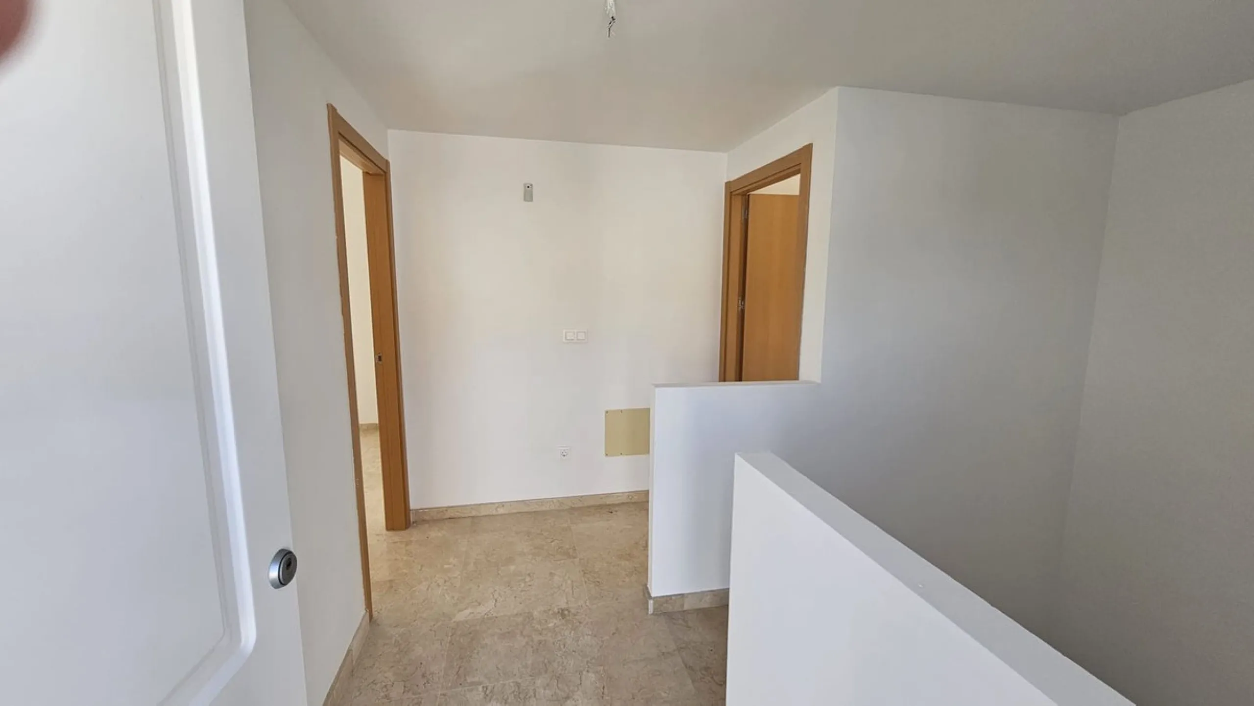 Discover this charming detached house in the exclusive Doña Julia residential complex in Casares, Málaga. A property that combines comfort, spaciousness, and a prime location, ideal for those seeking tranquility, quality of life, and an enviable natural s