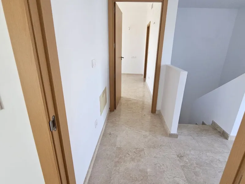 Discover this charming detached house in the exclusive Doña Julia residential complex in Casares, Málaga. A property that combines comfort, spaciousness, and a prime location, ideal for those seeking tranquility, quality of life, and an enviable natural s