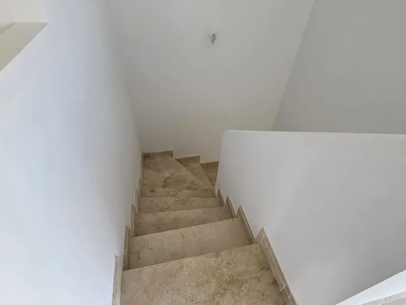 Discover this charming detached house in the exclusive Doña Julia residential complex in Casares, Málaga. A property that combines comfort, spaciousness, and a prime location, ideal for those seeking tranquility, quality of life, and an enviable natural s
