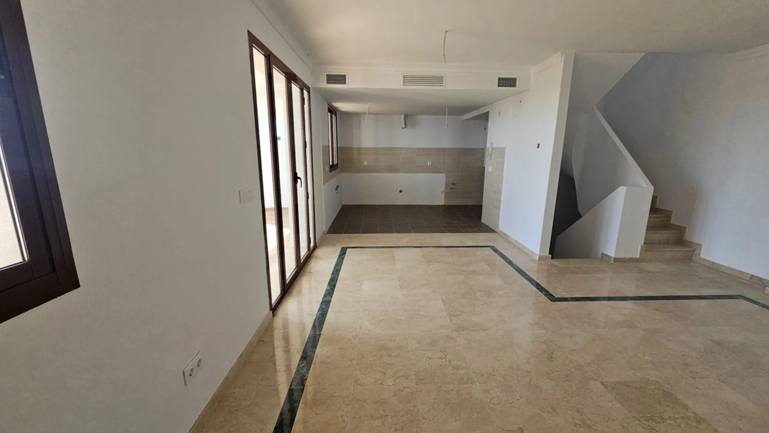 Discover this charming detached house in the exclusive Doña Julia residential complex in Casares, Málaga. A property that combines comfort, spaciousness, and a prime location, ideal for those seeking tranquility, quality of life, and an enviable natural s
