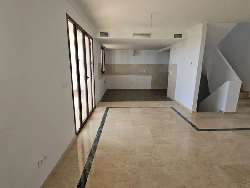 Discover this charming detached house in the exclusive Doña Julia residential complex in Casares, Málaga. A property that combines comfort, spaciousness, and a prime location, ideal for those seeking tranquility, quality of life, and an enviable natural s