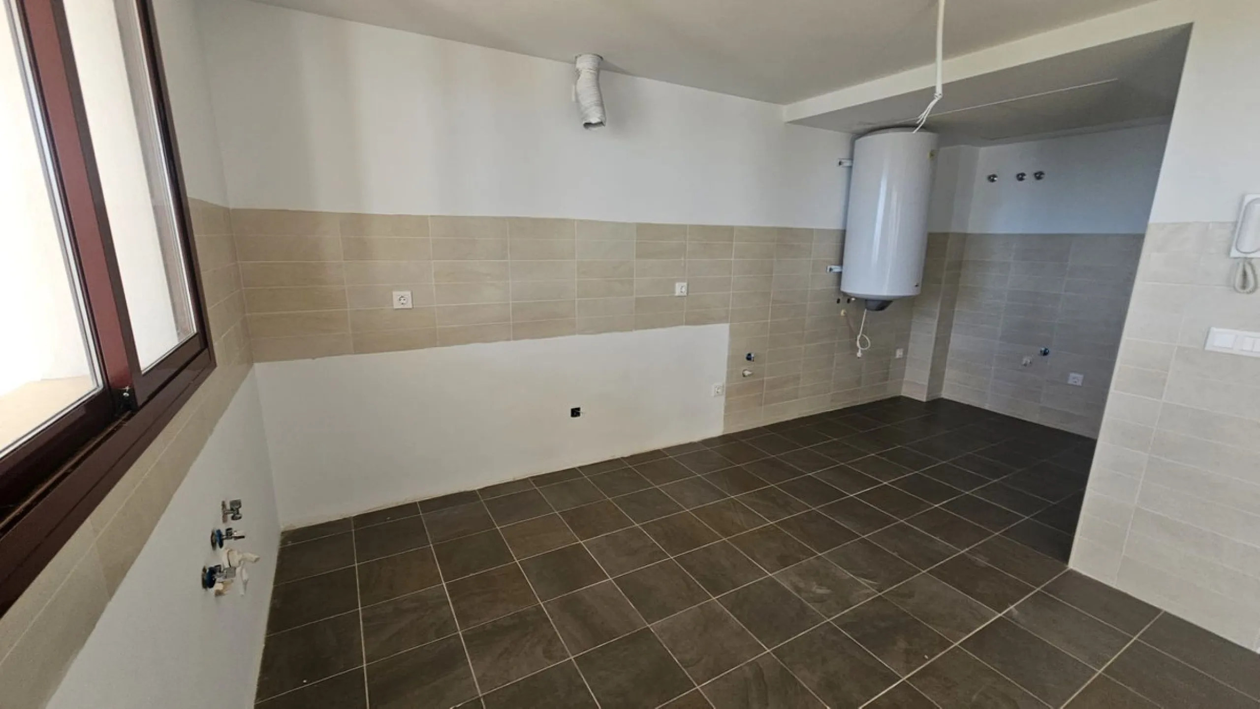 Discover this charming detached house in the exclusive Doña Julia residential complex in Casares, Málaga. A property that combines comfort, spaciousness, and a prime location, ideal for those seeking tranquility, quality of life, and an enviable natural s