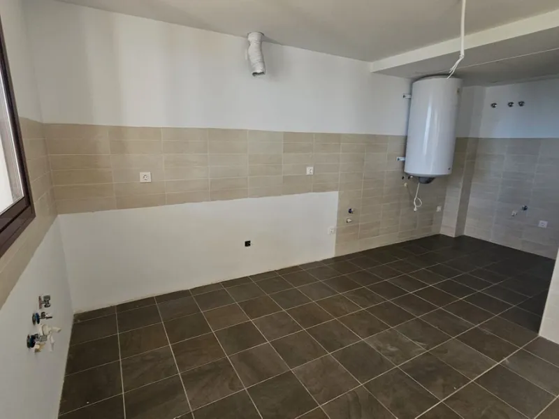 Discover this charming detached house in the exclusive Doña Julia residential complex in Casares, Málaga. A property that combines comfort, spaciousness, and a prime location, ideal for those seeking tranquility, quality of life, and an enviable natural s
