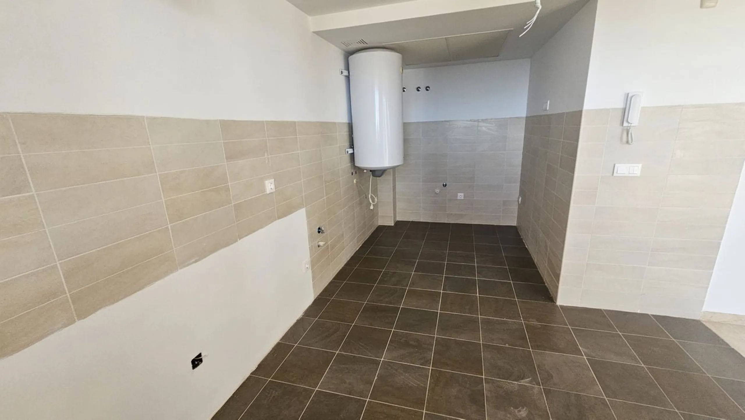 Discover this charming detached house in the exclusive Doña Julia residential complex in Casares, Málaga. A property that combines comfort, spaciousness, and a prime location, ideal for those seeking tranquility, quality of life, and an enviable natural s