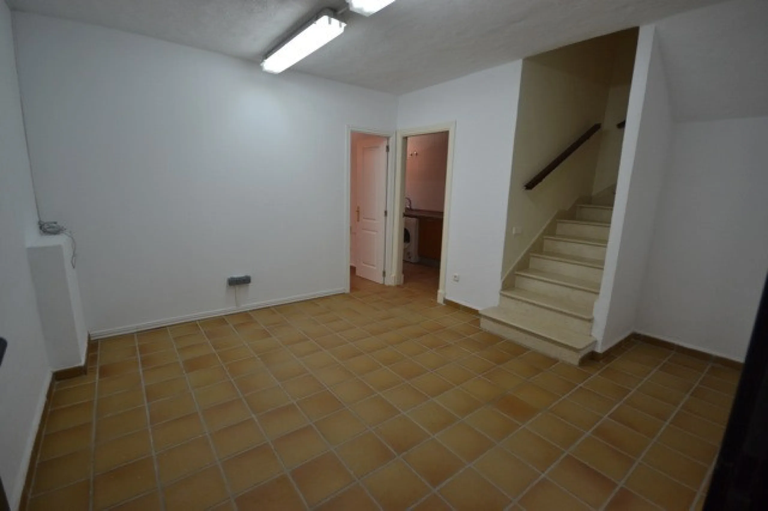 Stunning Andalucian style townhouse located on the famous golden mile in Marbella. A wonderfull designed architecture with Mediterranean taste, surrounded by lush tropical gardens and polos in areas of large ponds make this location a great place to live.