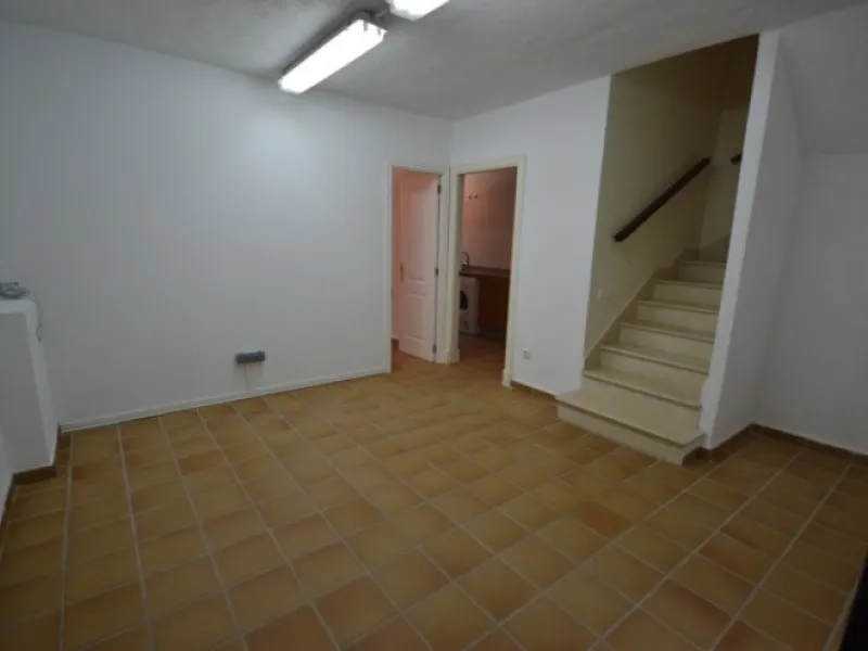 Stunning Andalucian style townhouse located on the famous golden mile in Marbella. A wonderfull designed architecture with Mediterranean taste, surrounded by lush tropical gardens and polos in areas of large ponds make this location a great place to live.