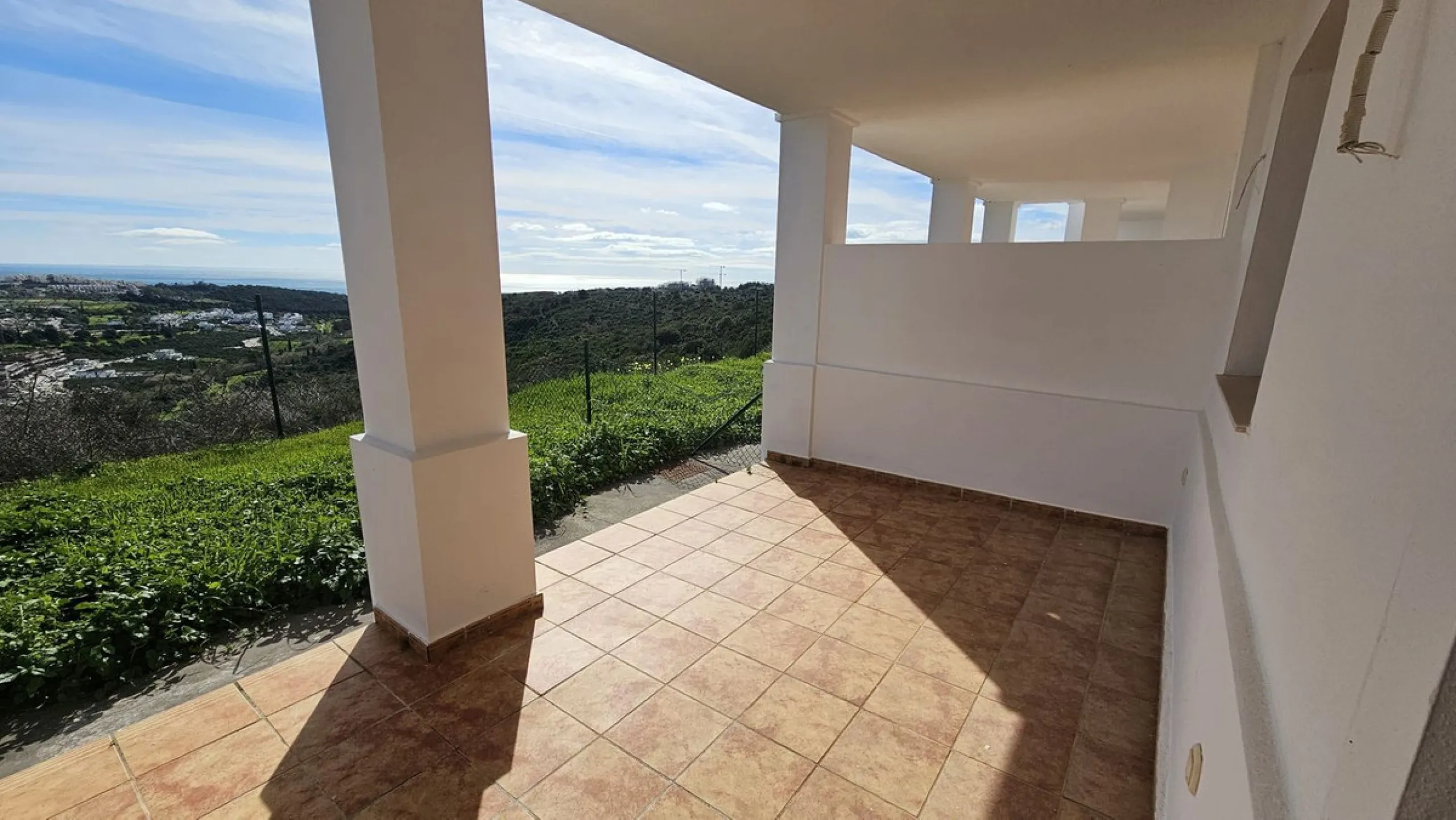 Discover this charming detached house in the exclusive Doña Julia residential complex in Casares, Málaga. A property that combines comfort, spaciousness, and a prime location, ideal for those seeking tranquility, quality of life, and an enviable natural s