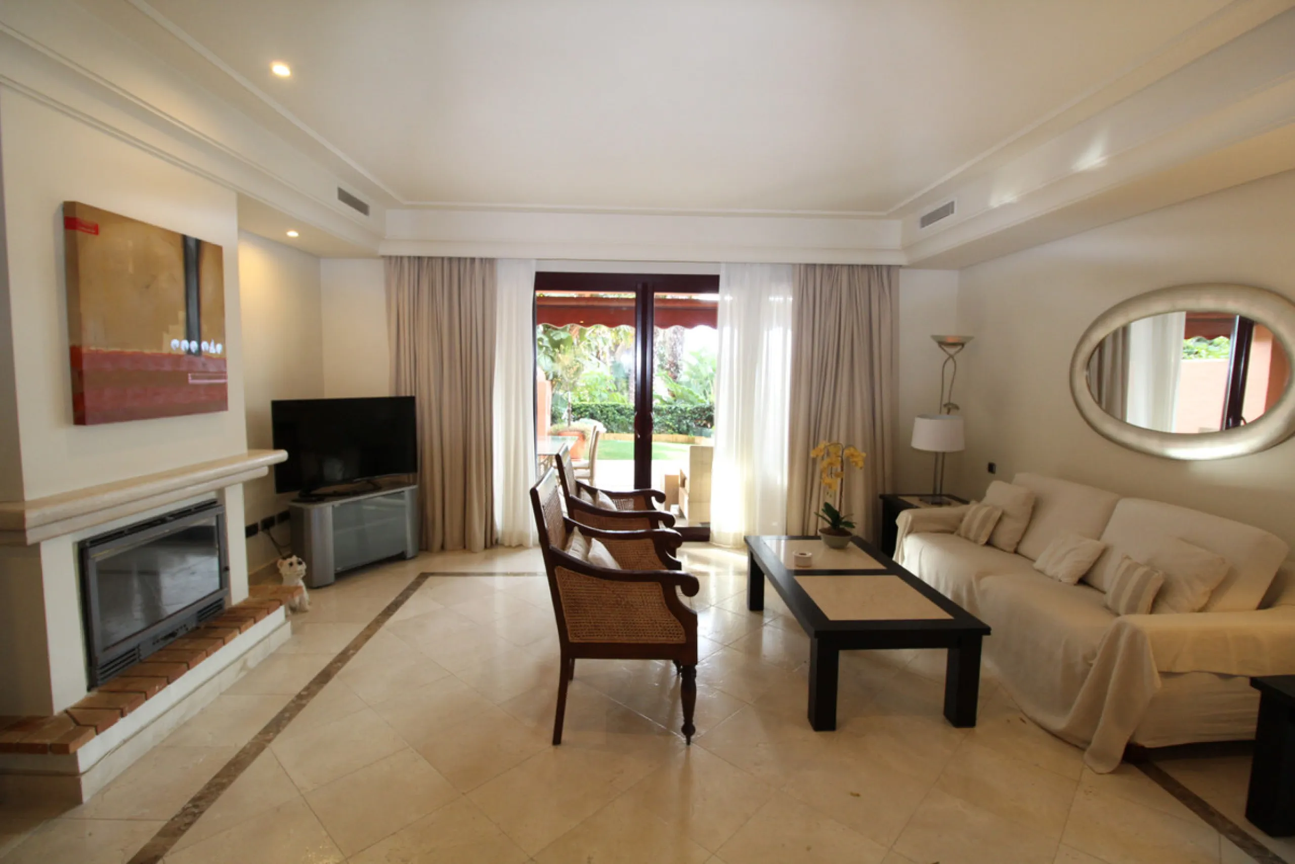 House - Semi-Detached House в продаже в Marbella, Málaga. В доме 3 спален и 3 ванных комнат. Площадь дома 431 м². Площадь участка 100 м²