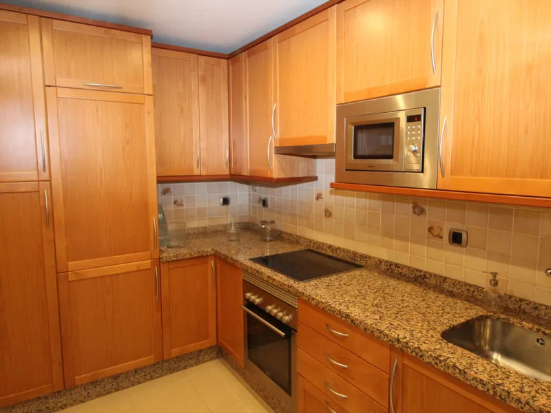 House - Semi-Detached House в продаже в Marbella, Málaga. В доме 3 спален и 3 ванных комнат. Площадь дома 431 м². Площадь участка 100 м²