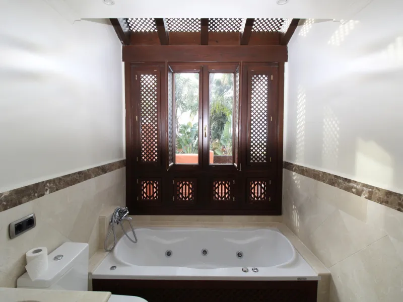 House - Semi-Detached House в продаже в Marbella, Málaga. В доме 3 спален и 3 ванных комнат. Площадь дома 431 м². Площадь участка 100 м²
