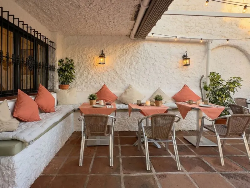 Restaurant and Apartment for Sale – An Exceptional Investment Opportunity on the Costa del Sol
