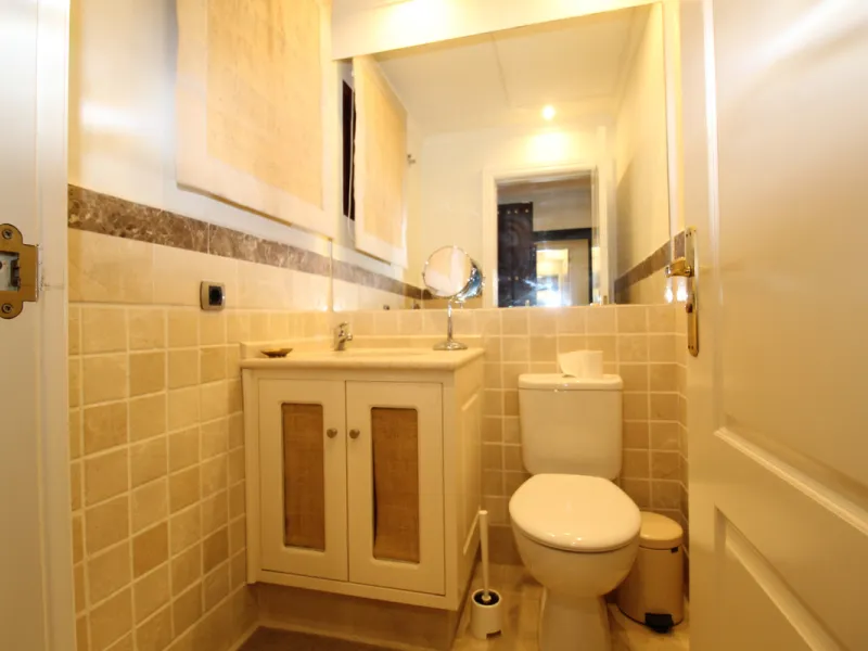 House - Semi-Detached House в продаже в Marbella, Málaga. В доме 3 спален и 3 ванных комнат. Площадь дома 431 м². Площадь участка 100 м²