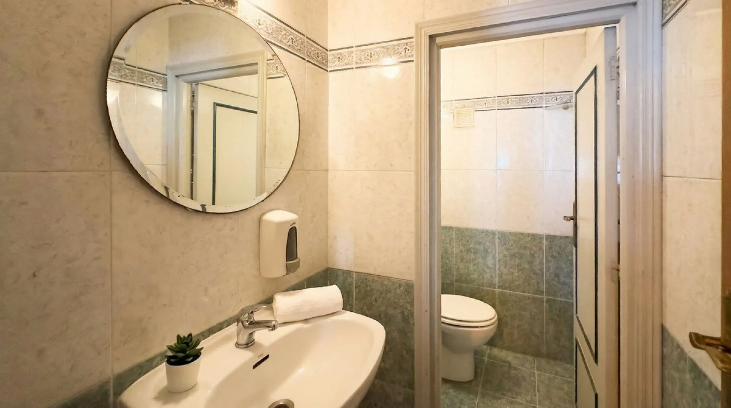 Restaurant and Apartment for Sale – An Exceptional Investment Opportunity on the Costa del Sol