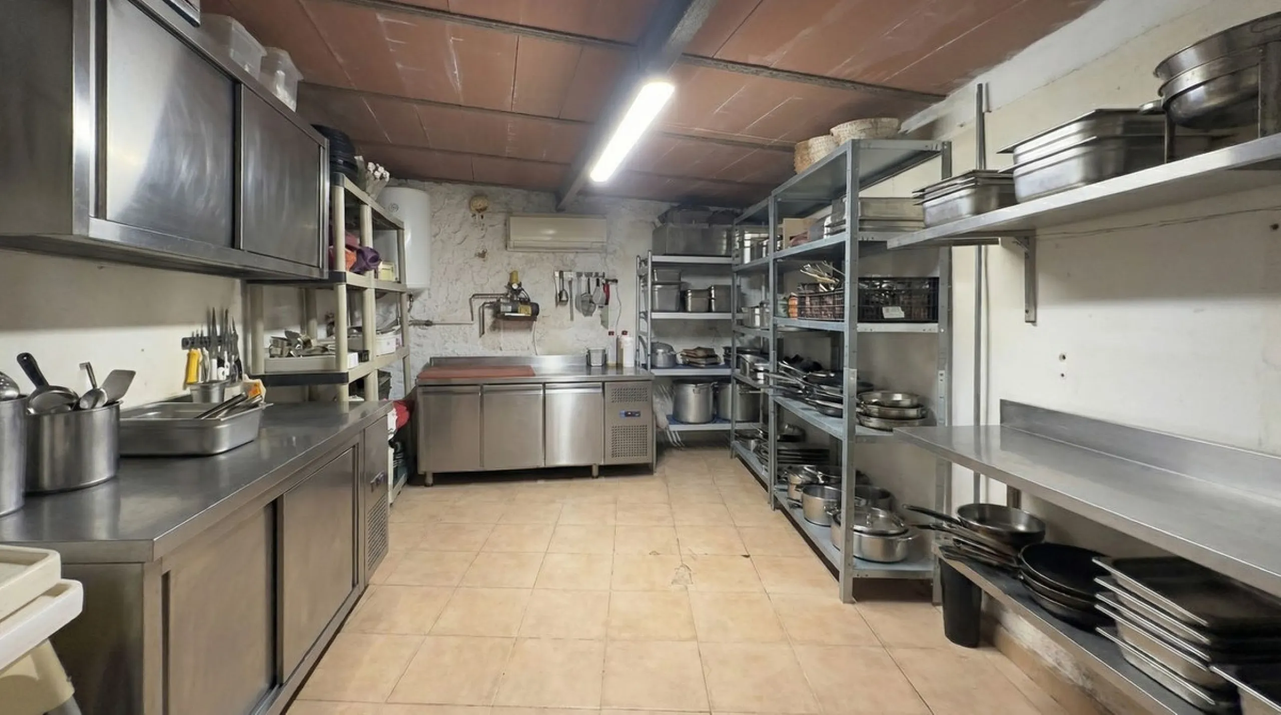 Restaurant and Apartment for Sale – An Exceptional Investment Opportunity on the Costa del Sol