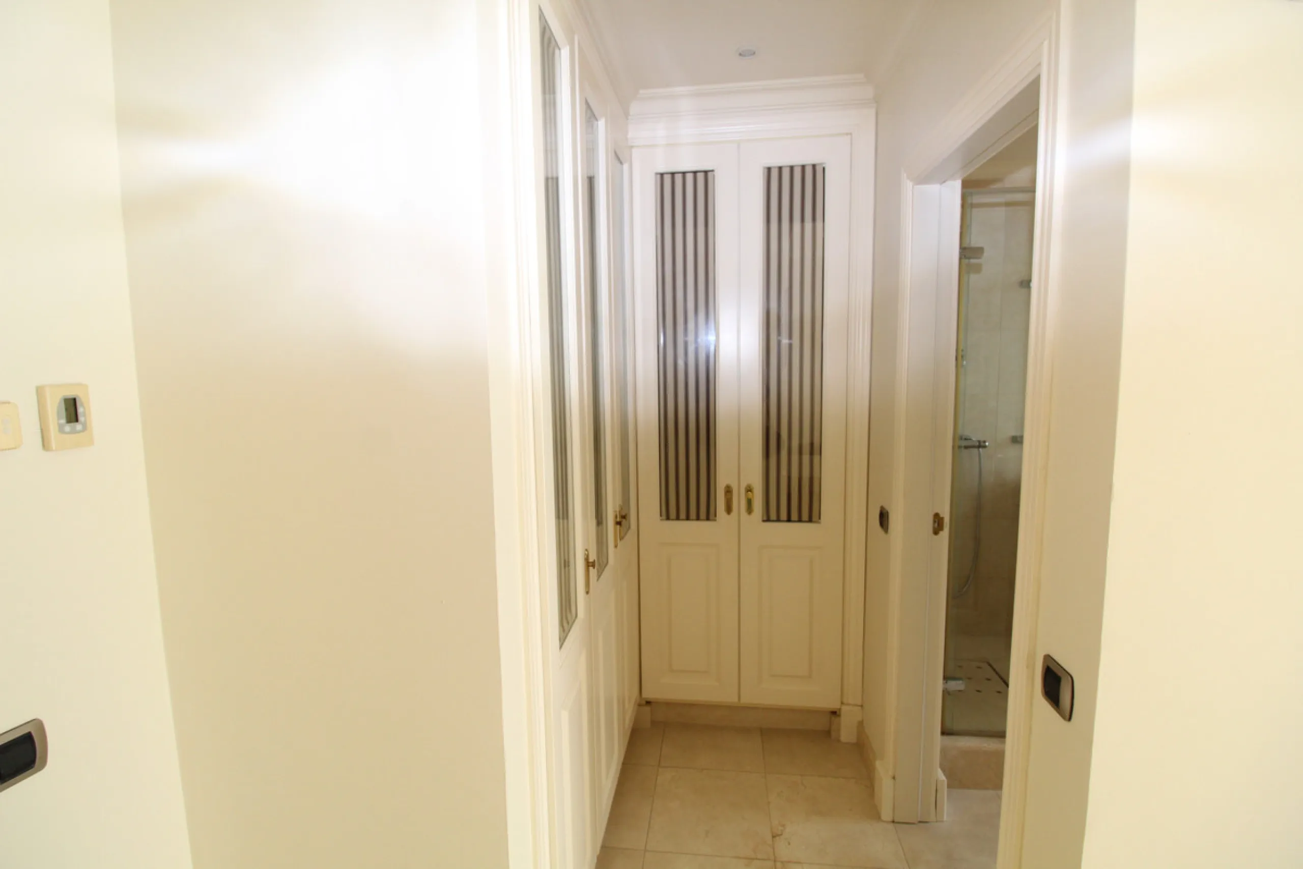 House - Semi-Detached House в продаже в Marbella, Málaga. В доме 3 спален и 3 ванных комнат. Площадь дома 431 м². Площадь участка 100 м²