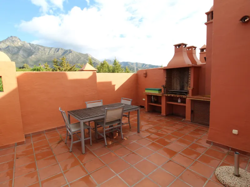 House - Semi-Detached House в продаже в Marbella, Málaga. В доме 3 спален и 3 ванных комнат. Площадь дома 431 м². Площадь участка 100 м²