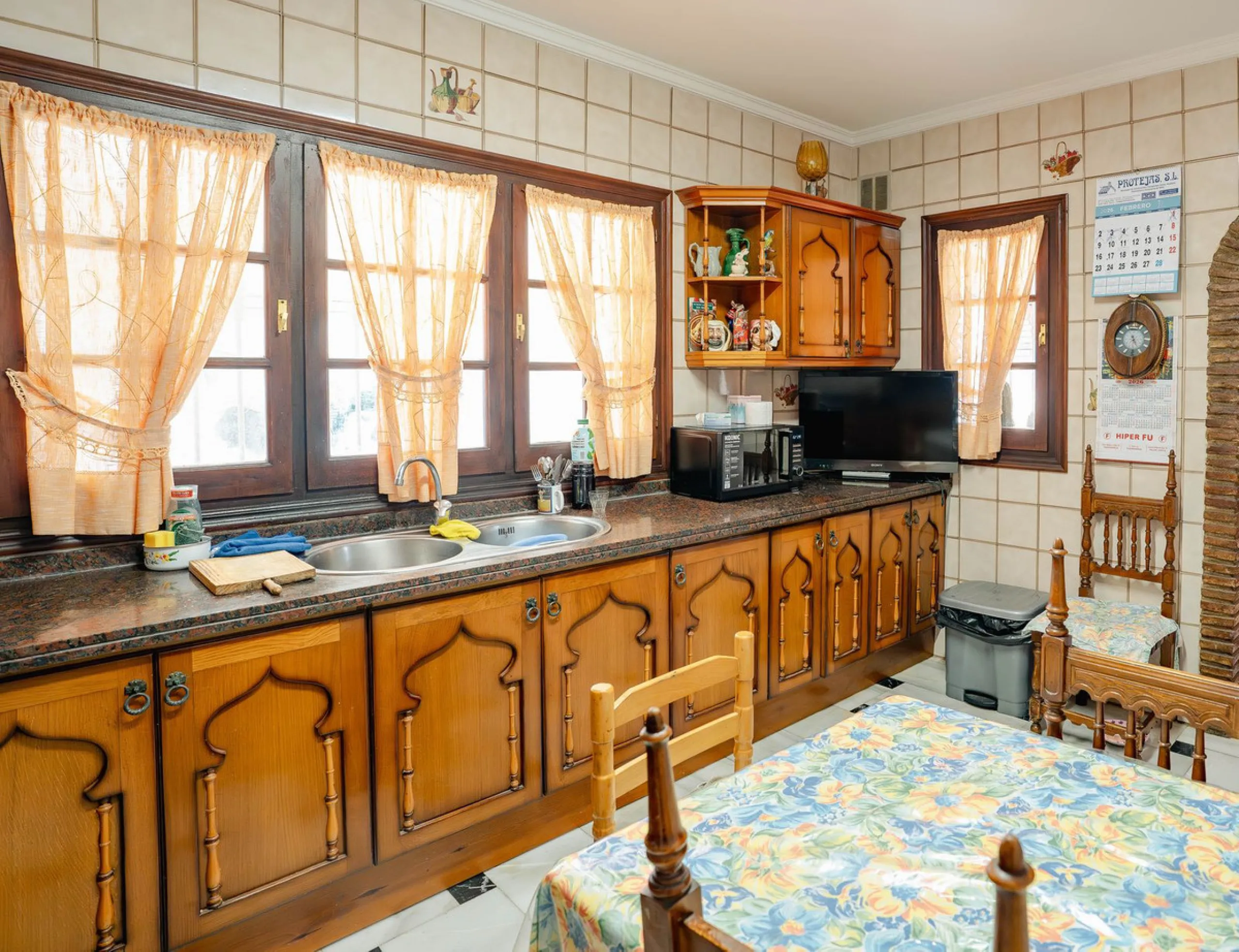 House - Detached Villa в продаже в Fuengirola, Málaga. В доме 5 спален и 2 ванных комнат. Площадь дома 415 м². Площадь участка 1089 м²