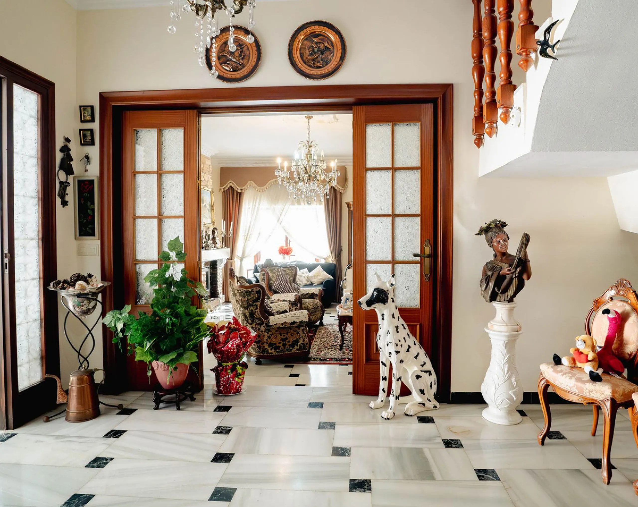 House - Detached Villa в продаже в Fuengirola, Málaga. В доме 5 спален и 2 ванных комнат. Площадь дома 415 м². Площадь участка 1089 м²